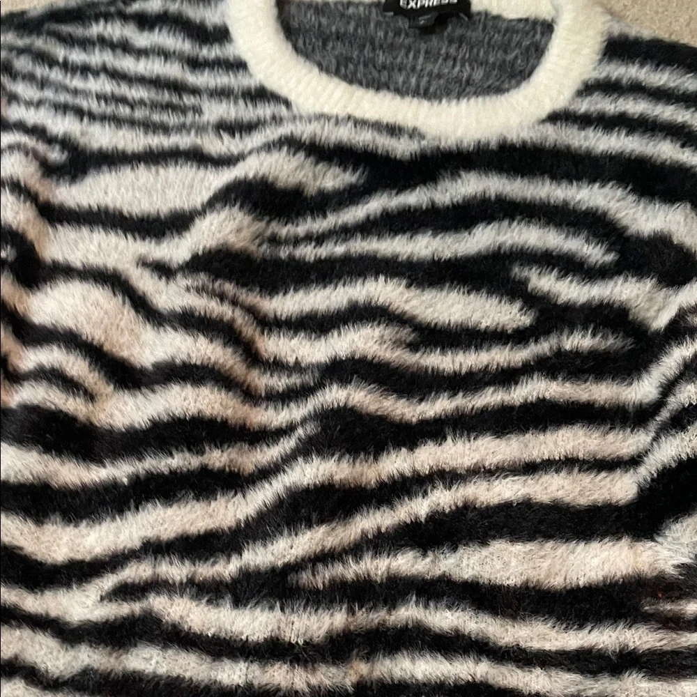 Express Black & White Zebra-Print Fuzzy Crewneck Sweater - Picture 3 of 6